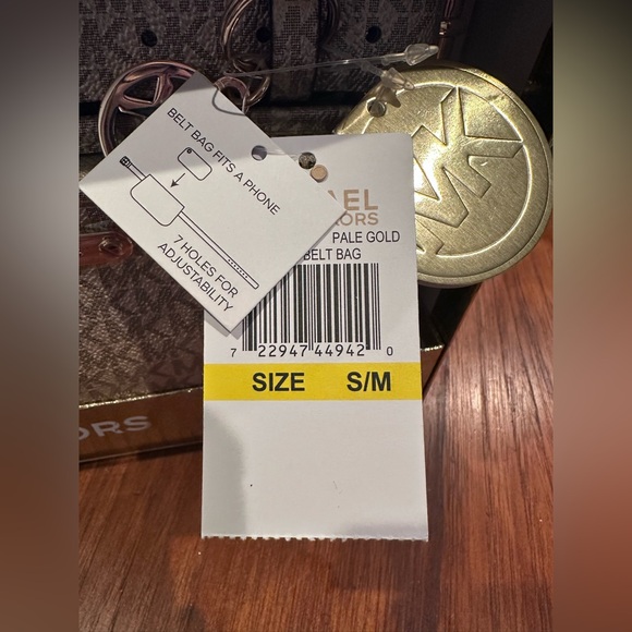 Michael Kors Gold Belt Bag NWT and GIFT BOX - Picture 5 of 9
